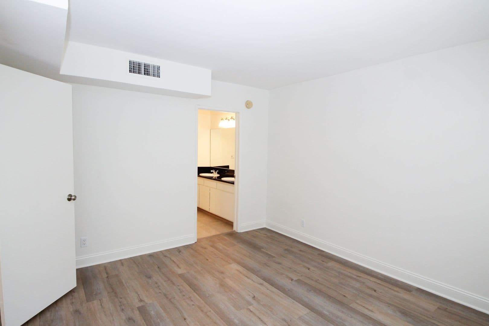Studio City Apartment: 4301 Colfax Ave.