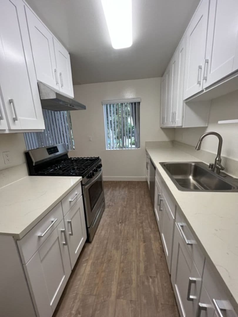Lake Balboa Apartment: 16750 Sherman Way