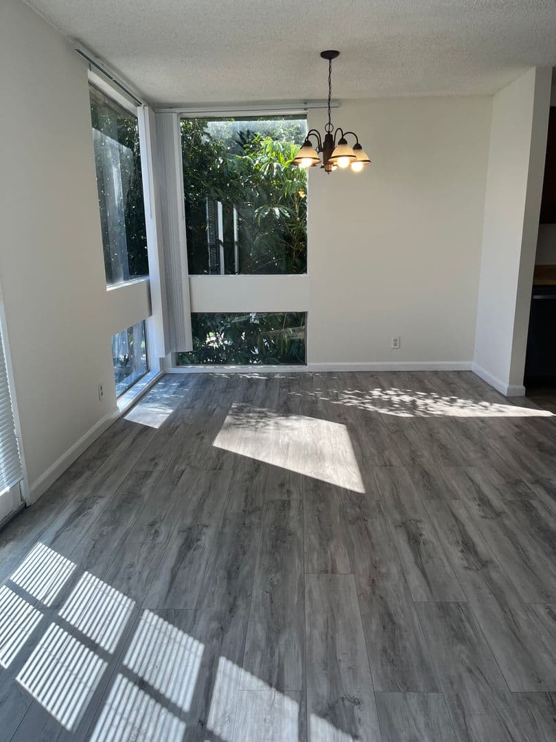 Studio City Apartment: 4248 Whitsett Avenue