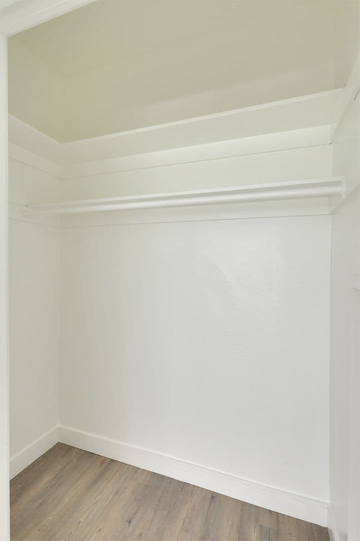 Los Angeles Apartment: 722 S Manhattan Place