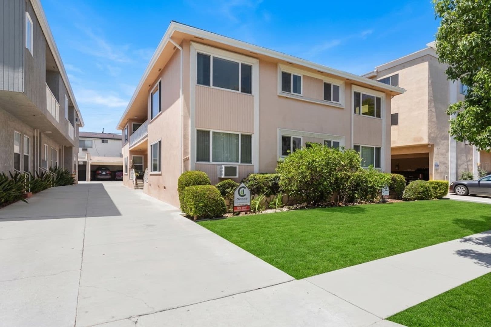 Los Angeles Apartment: 1033 S. Holt Ave.
