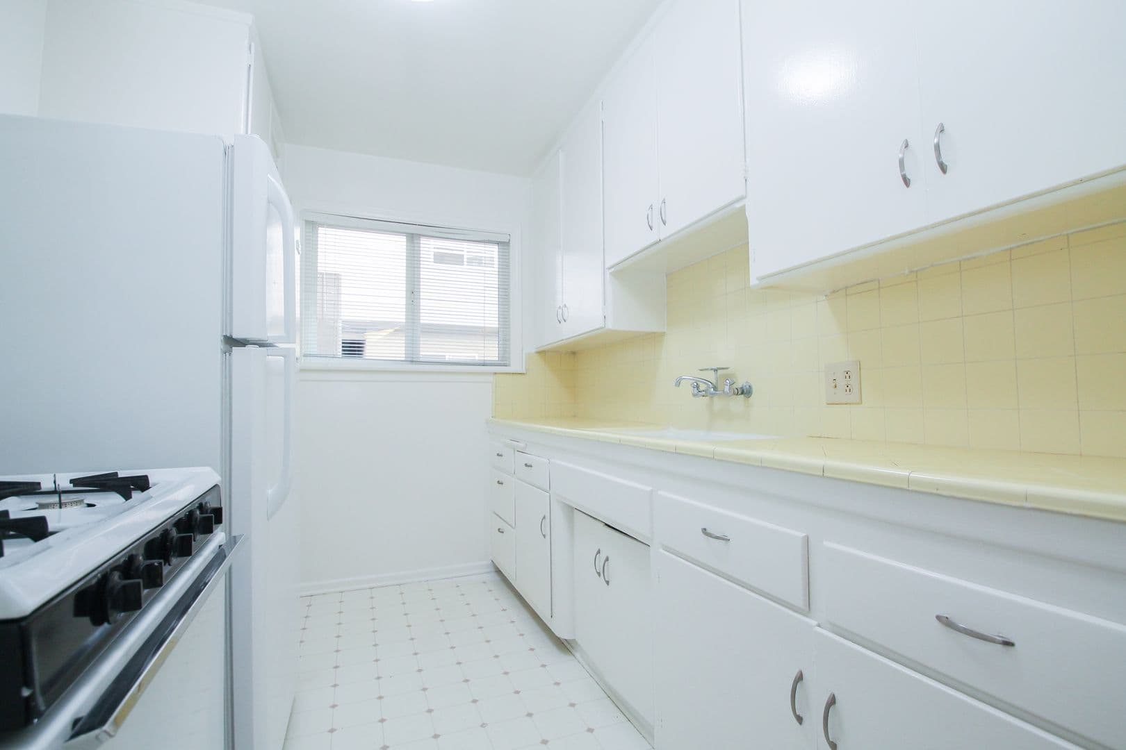 Los Angeles Apartment: 1033 S. Holt Ave.