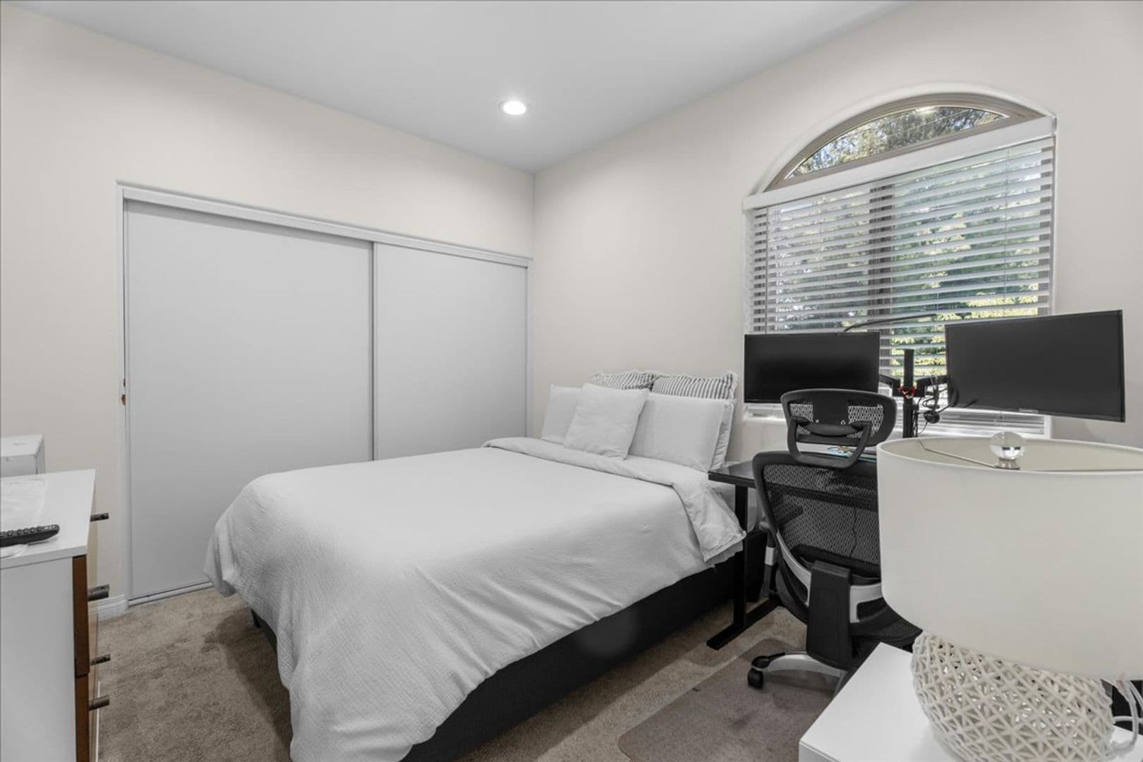 Valley Village Townhome: 5404 Bellingham Ave #2