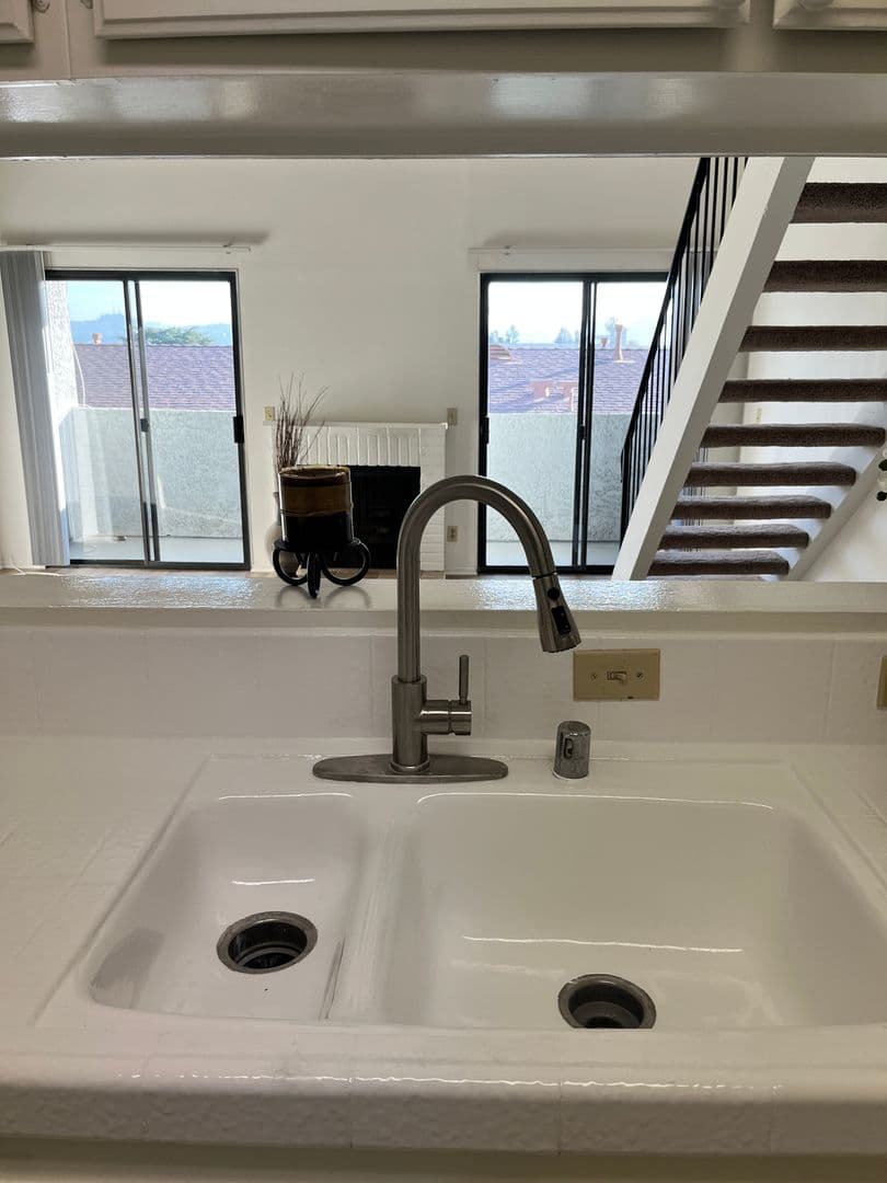 Sherman Oaks Apartment: 5124 Coldwater Canyon Ave.