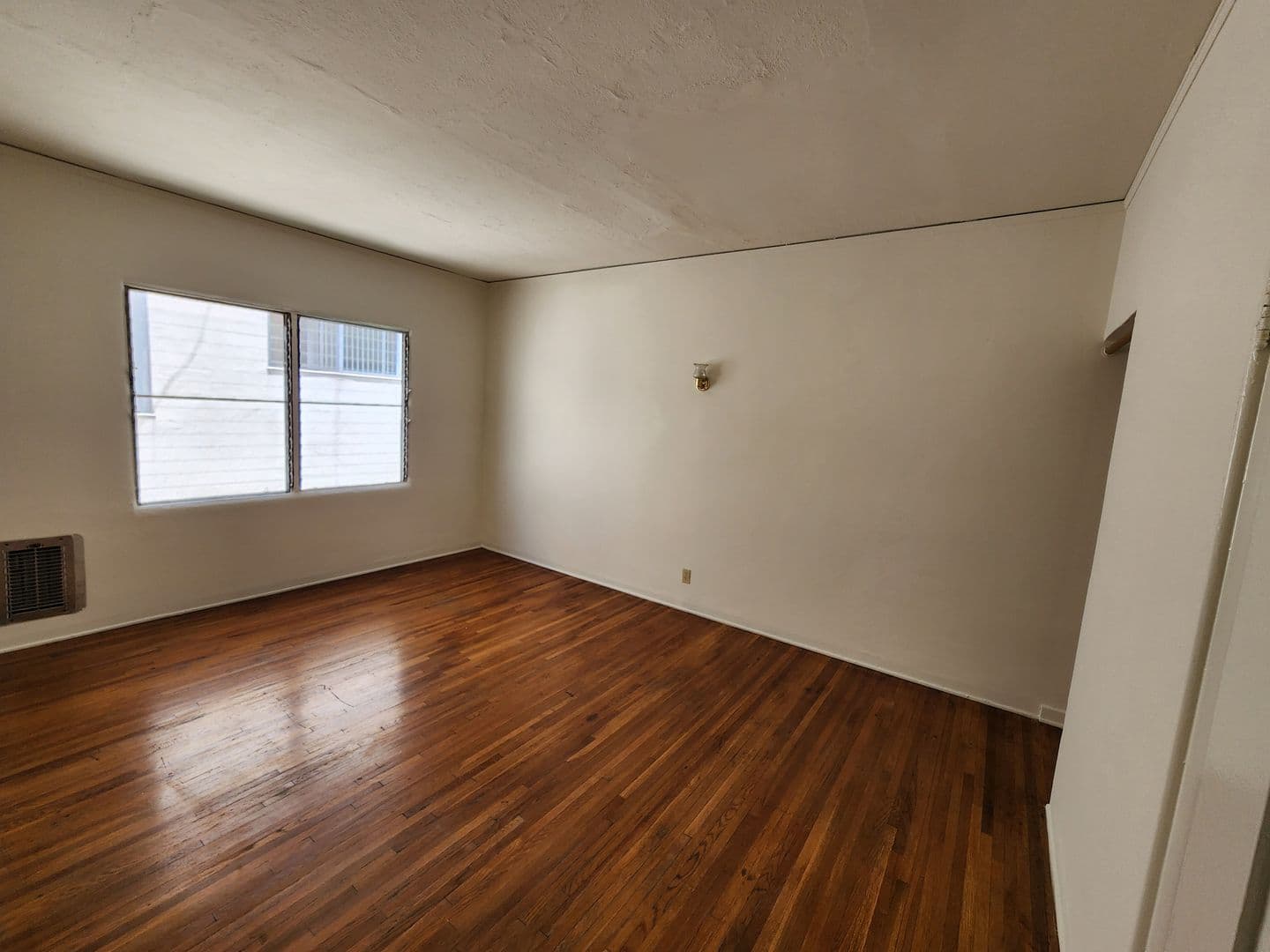 Los Angeles Apartment: 422 N. Hayworth Ave.