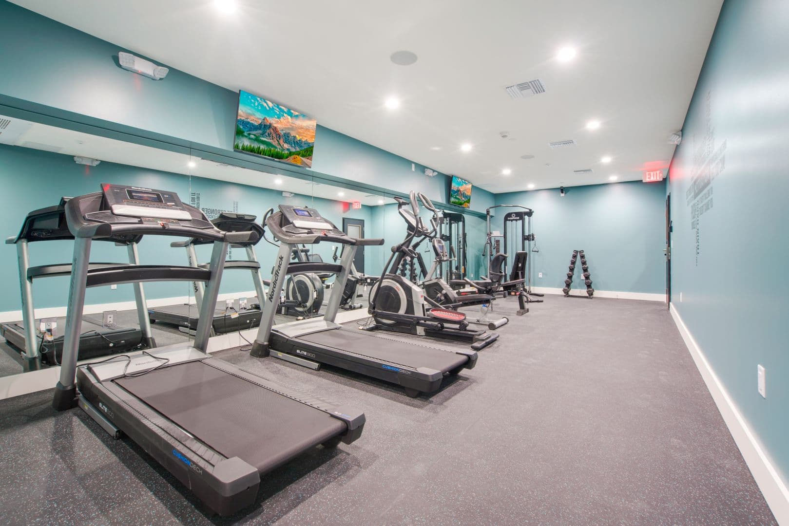 Van Nuys Apartment: 13724 Victory Blvd.
