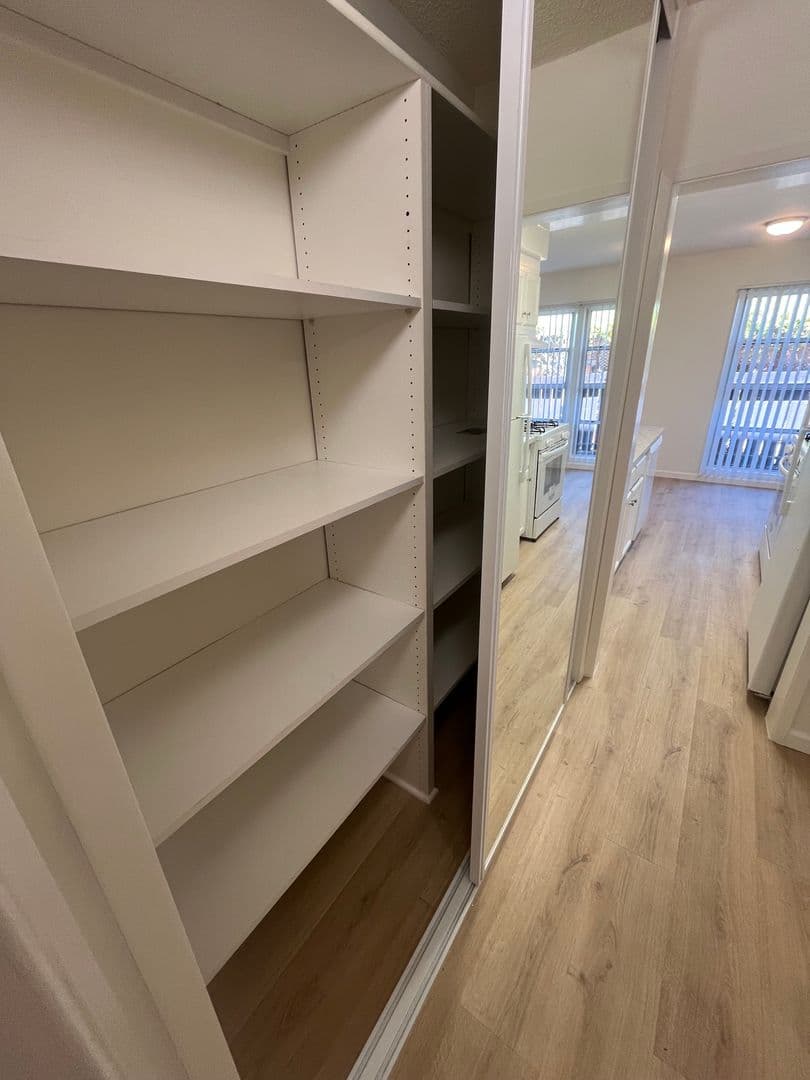 Valley Village Apartment: 5320 - 5330 Ben Ave.