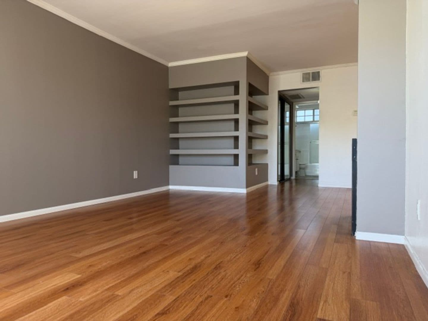 Toluca Lake Apartment: 10825 Blix Street