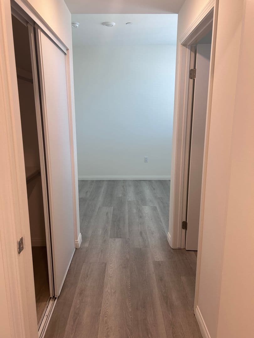 Van Nuys Apartment: 13724 Victory Blvd.