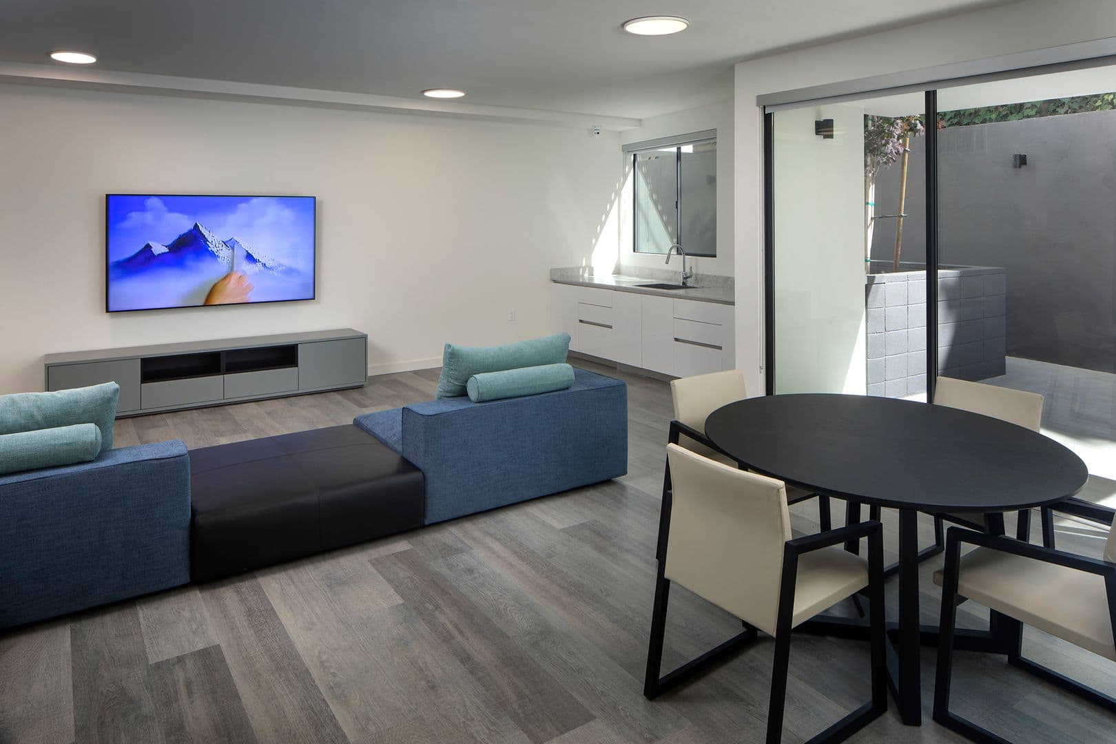 Studio City Apartment: 12012 Valleyheart Dr
