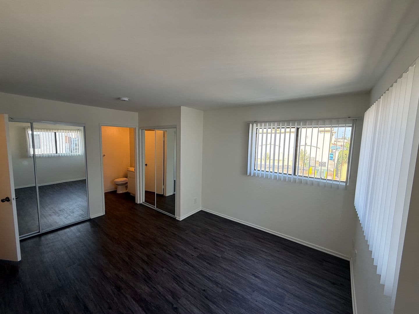 Sherman Oaks Apartment: 14543 Burbank Boulevard