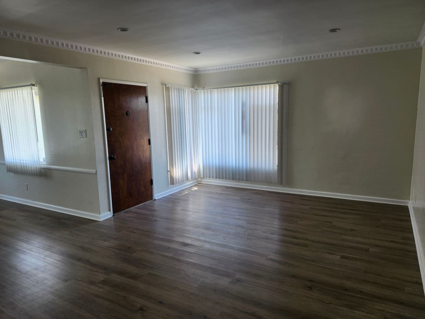 Los Angeles Apartment: 5259 W. Slauson