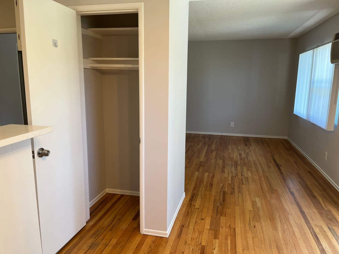 North Hollywood Apartment: 4400 Farmdale Avenue
