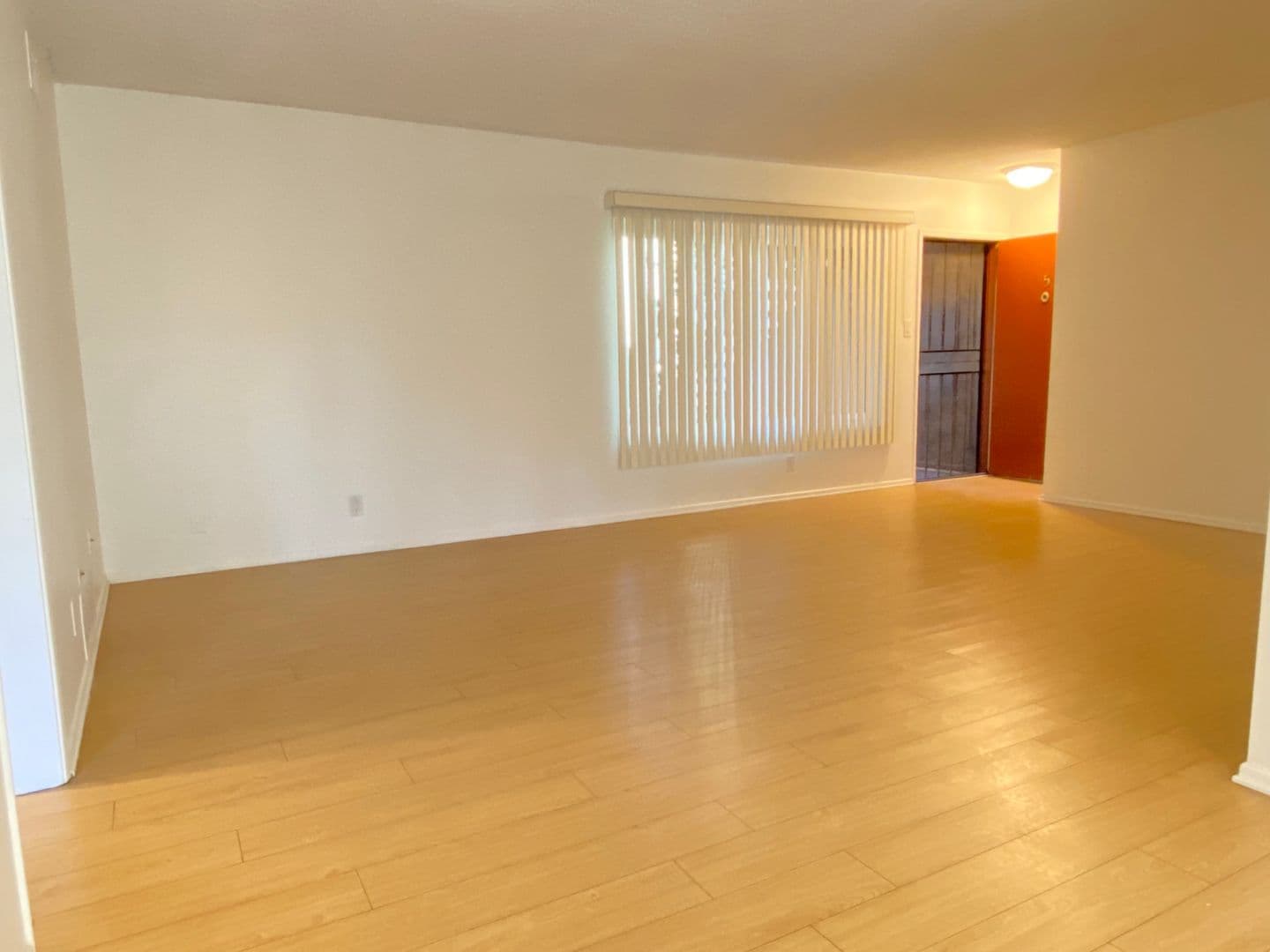 Los Angeles Apartment: 928 South Sherbourne Drive