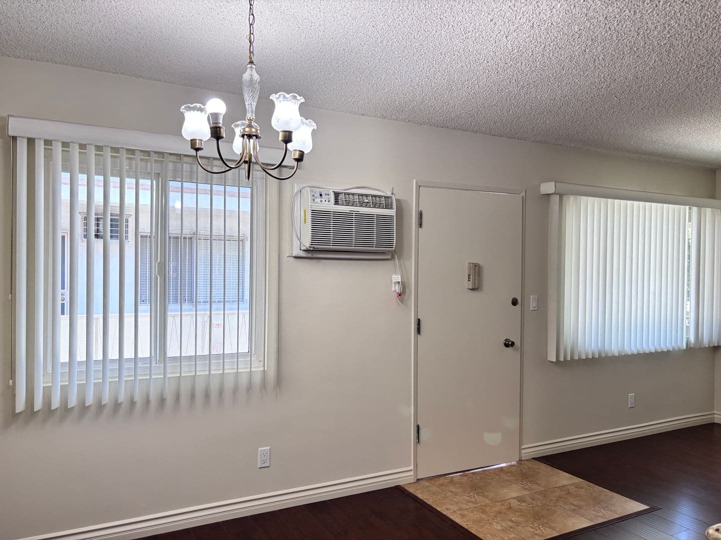 Los Angeles Apartment: 519 N. Hayworth Ave.