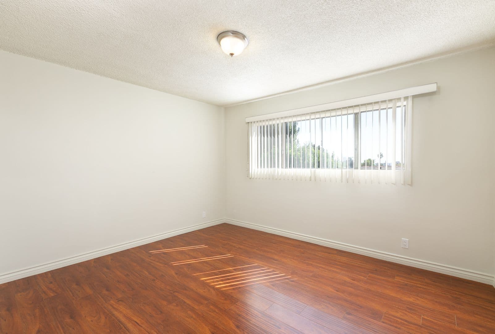 West Hollywood Apartment: 1030 N Harper Ave.