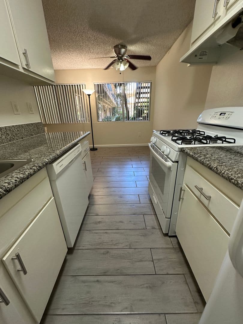 Valley Village Apartment: 5328 Hermitage Avenue