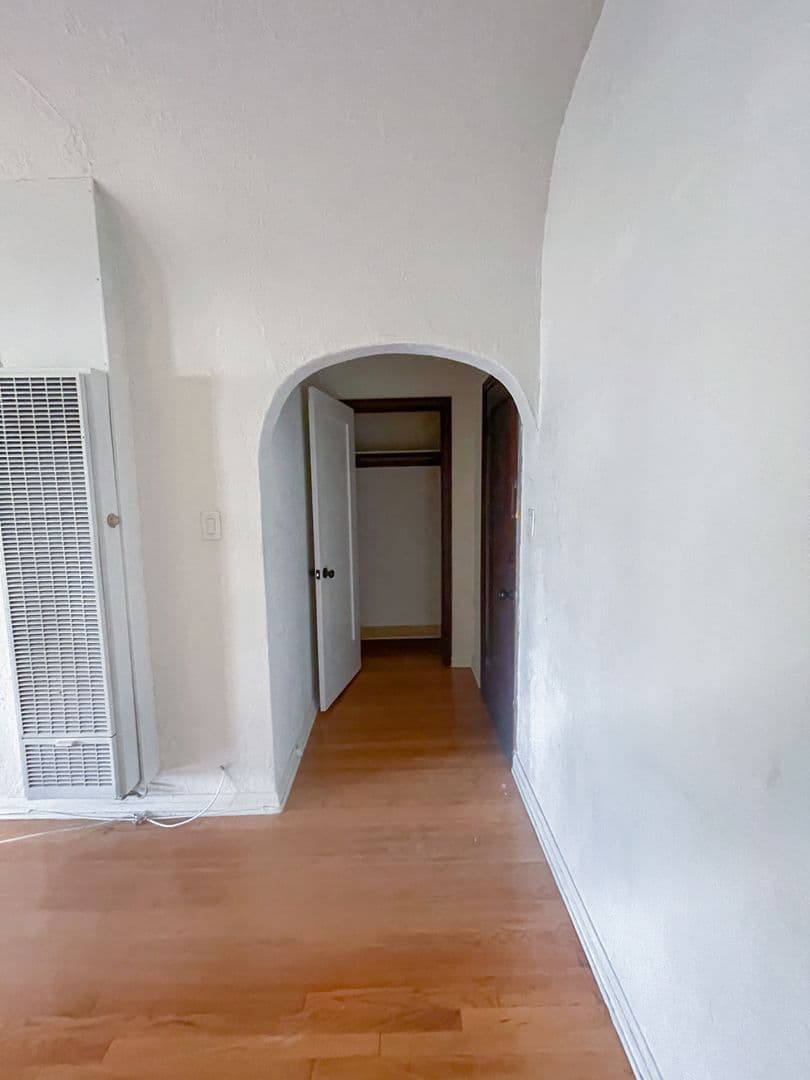 Los Angeles Apartment: 367 N Orange Grove Ave.