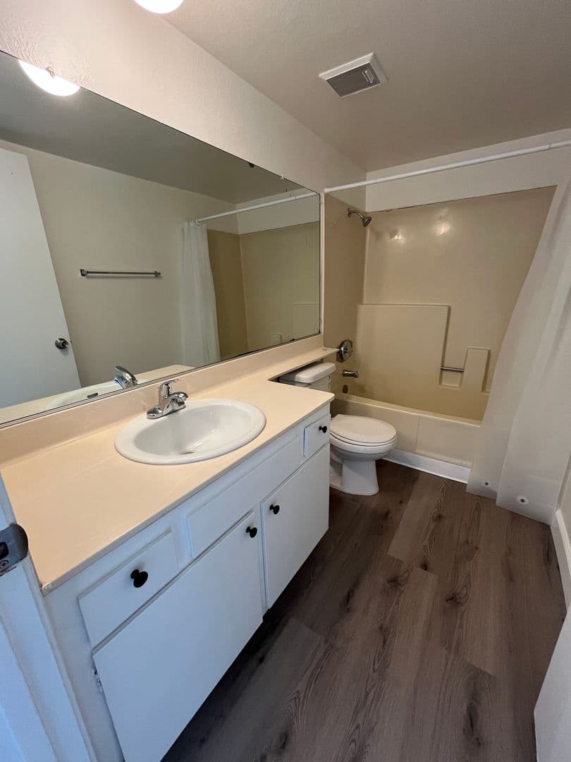 Studio City Apartment: 4248 Whitsett Avenue