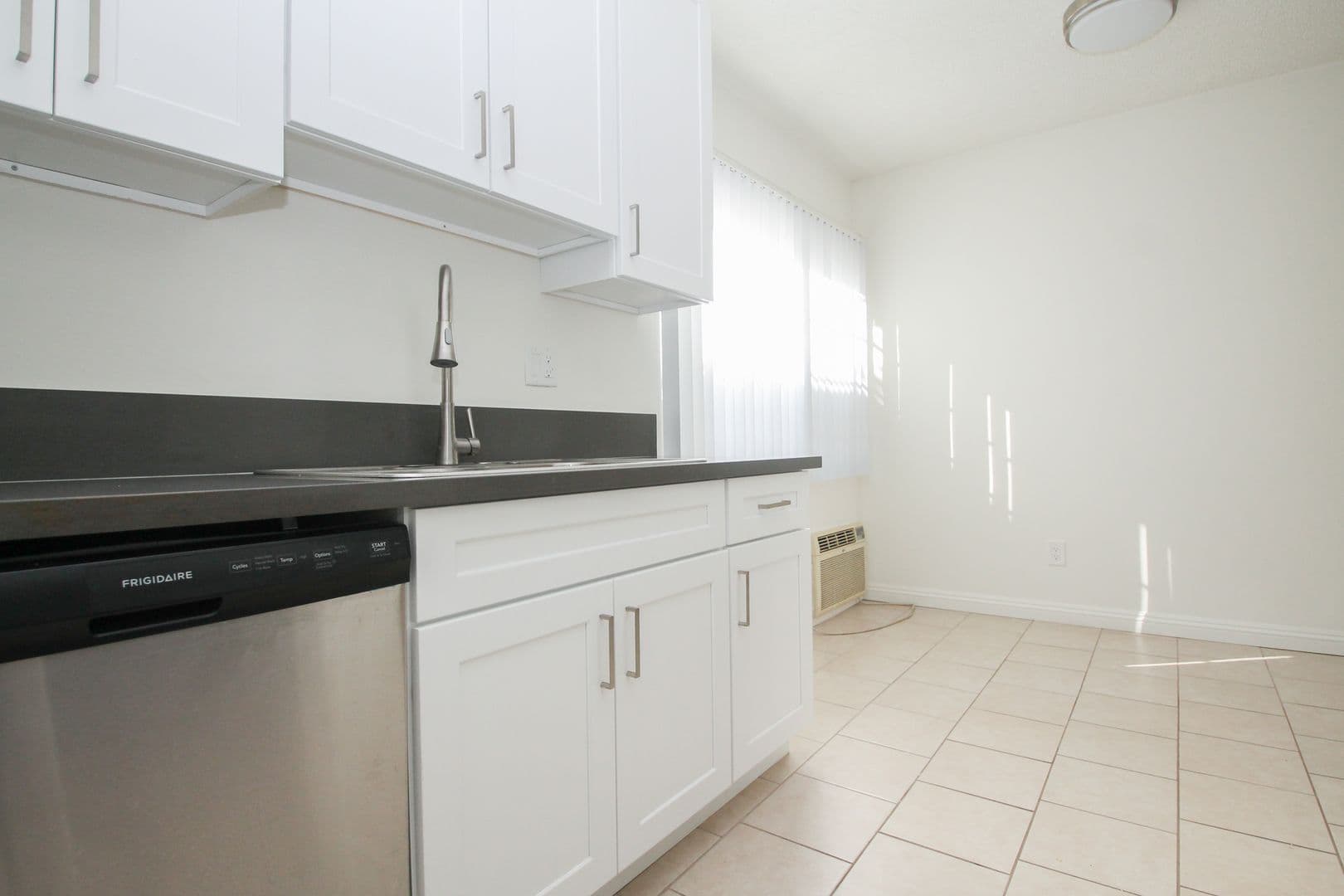 Sherman Oaks Apartment: 15339 Weddington St.