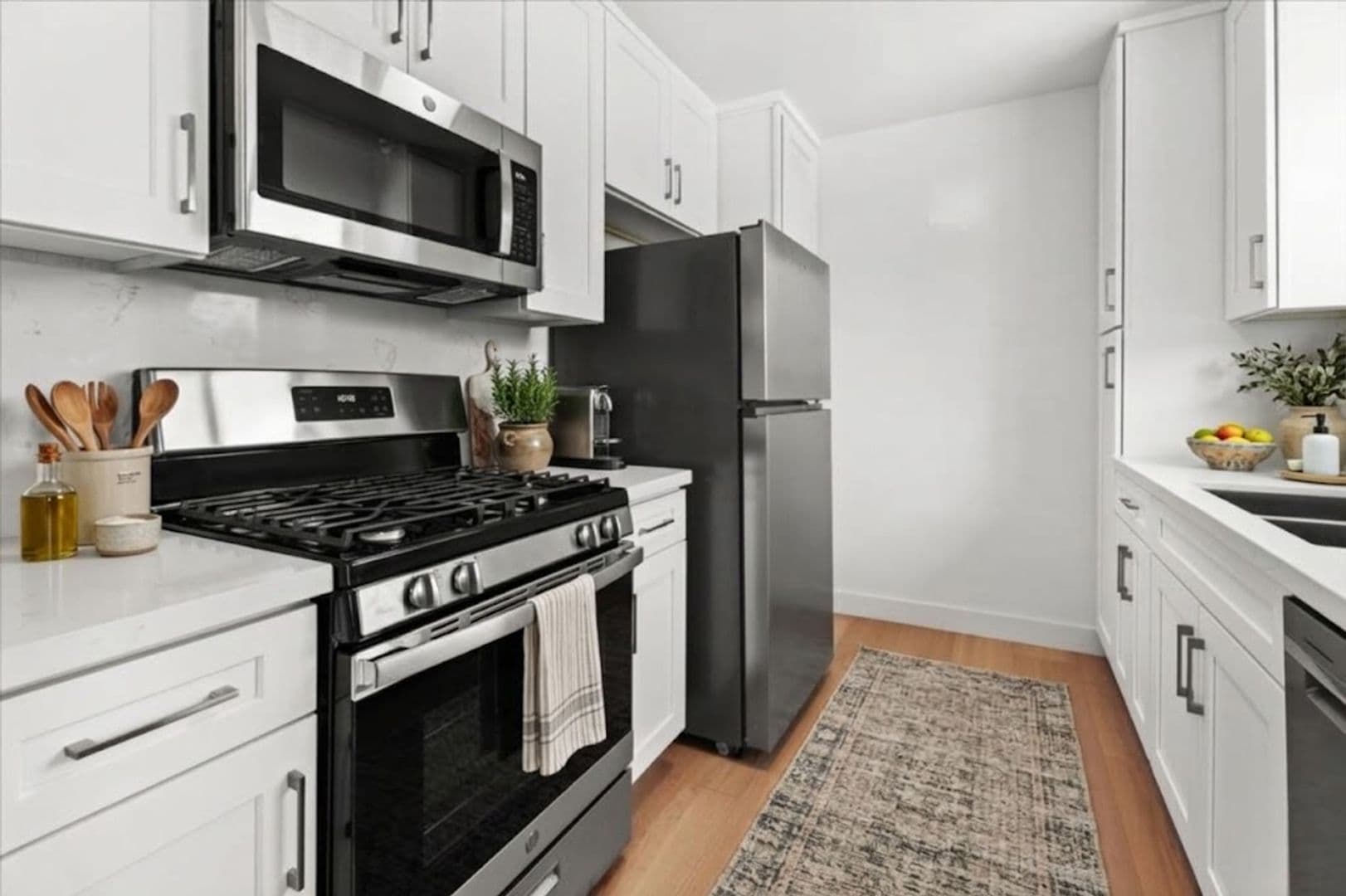 Los Angeles Apartment: 1033 S. Holt Ave.
