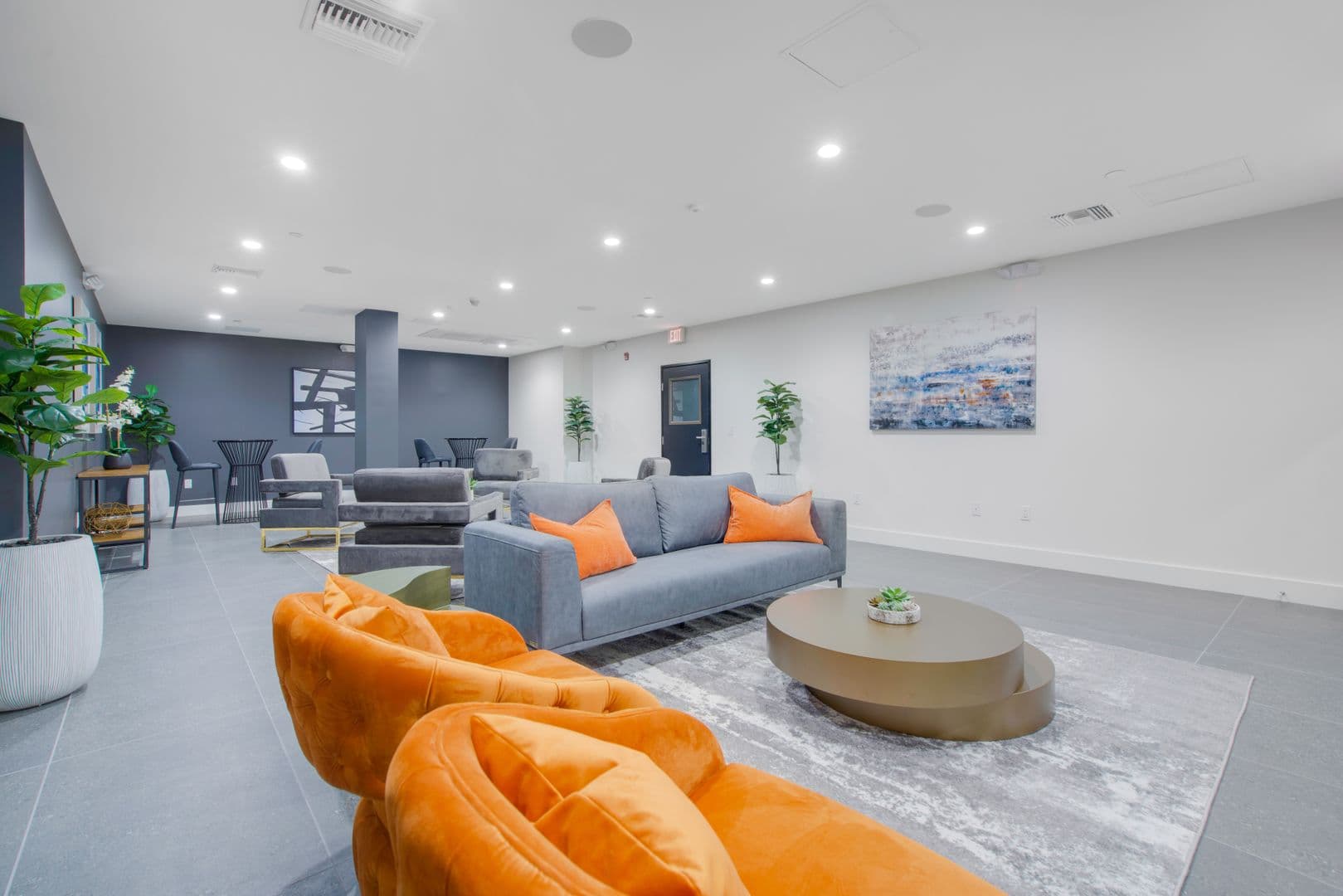 Van Nuys Apartment: 13724 Victory Blvd.