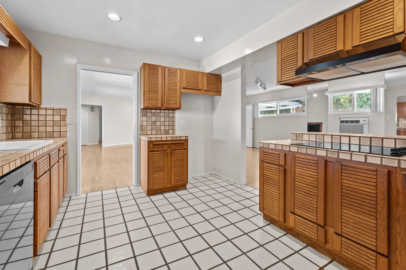 Rancho Palos Verdes House: 17 Stallion Rd