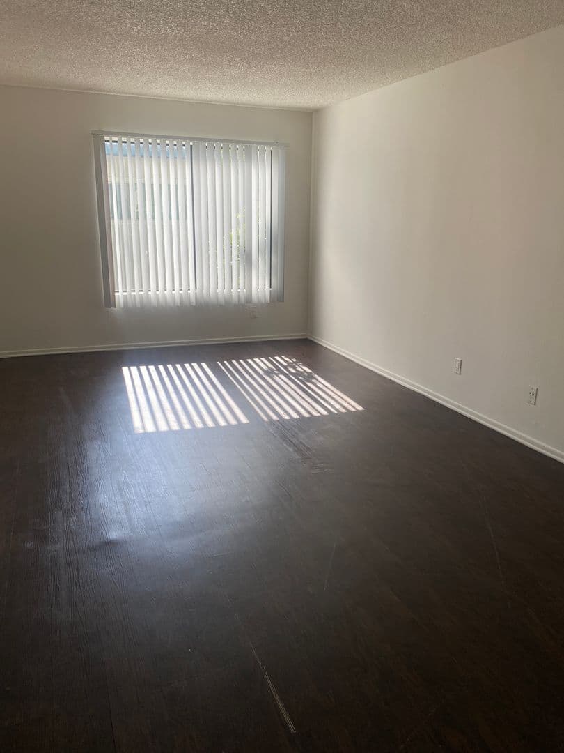 Northridge Apartment: 18414 Vincennes Street