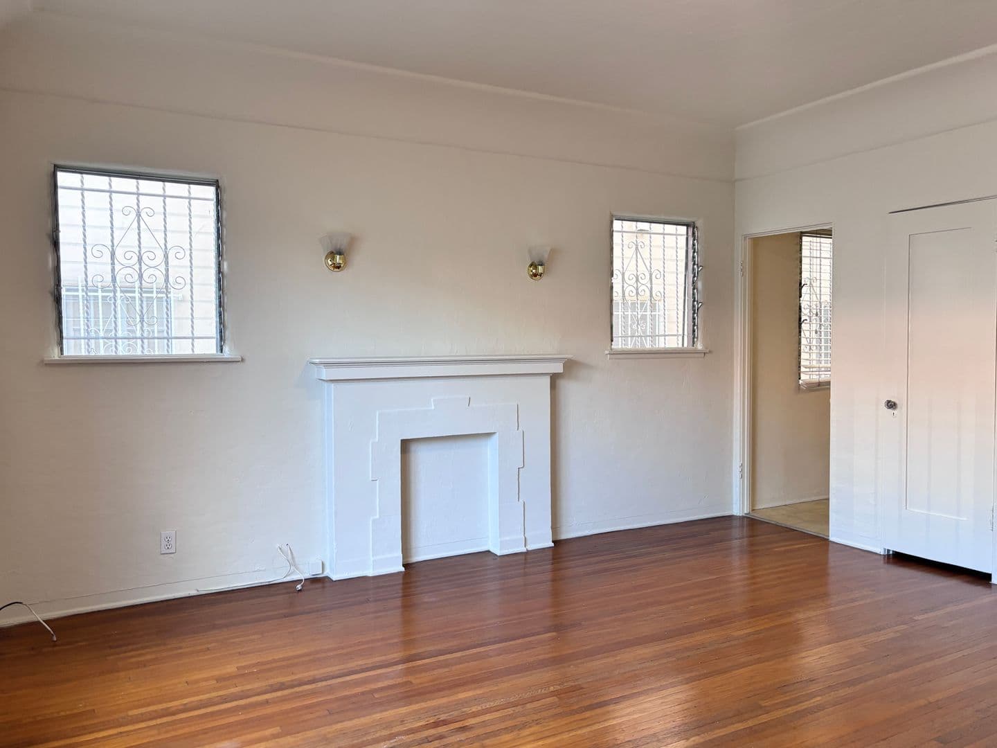 Los Angeles Apartment: 422 N. Hayworth Ave.