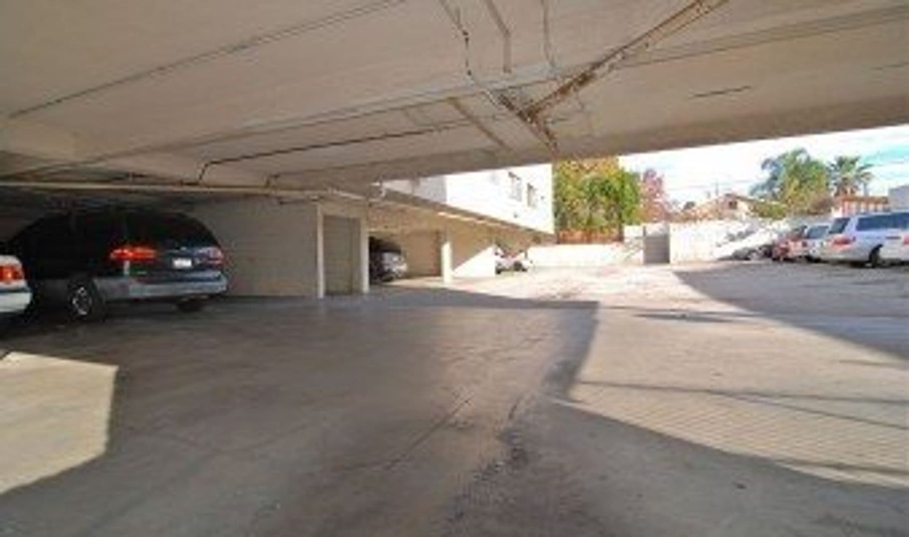 Van Nuys Apartment: 7320 Hazeltine Avenue