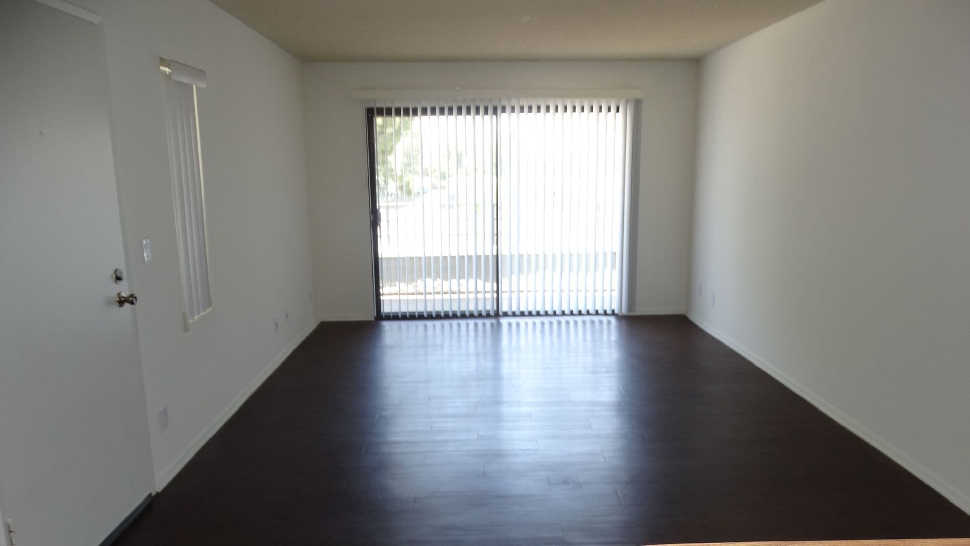 Northridge Apartment: 9151 Darby Avenue