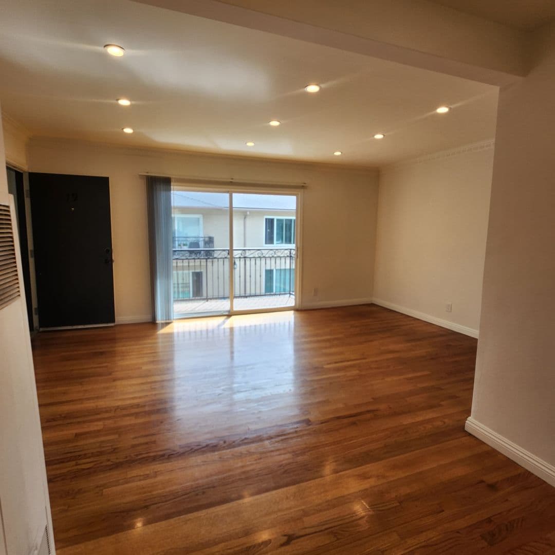 Los Angeles Apartment: 3375 Manning Ave.,