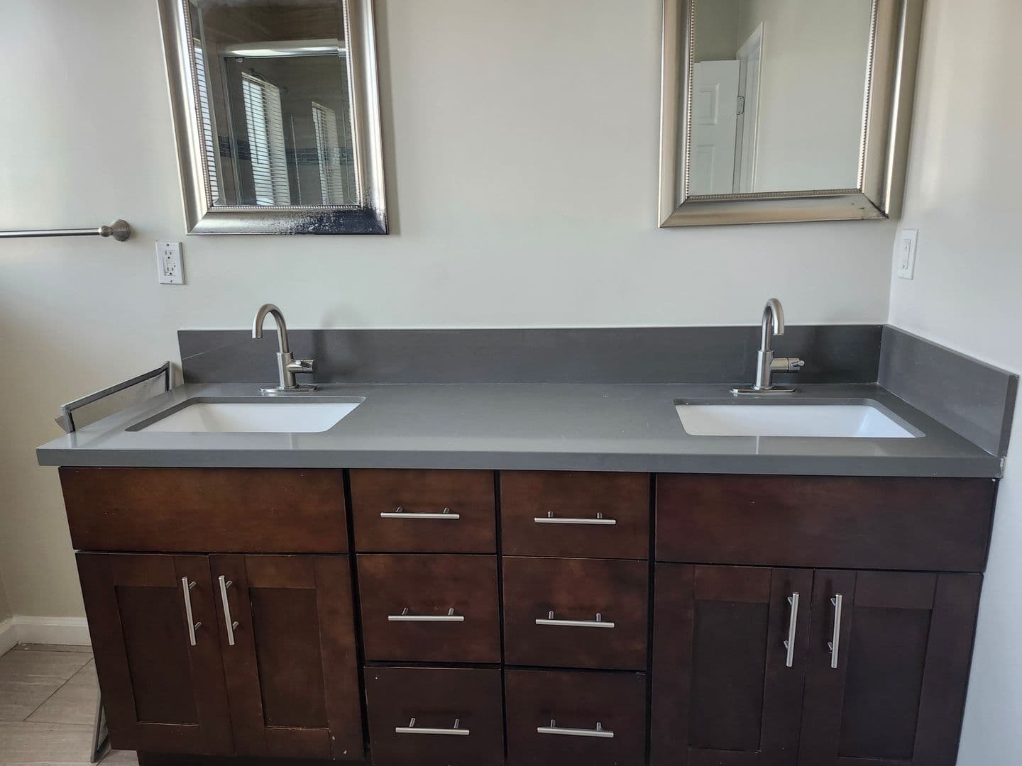 Los Angeles Apartment: 5259 W. Slauson