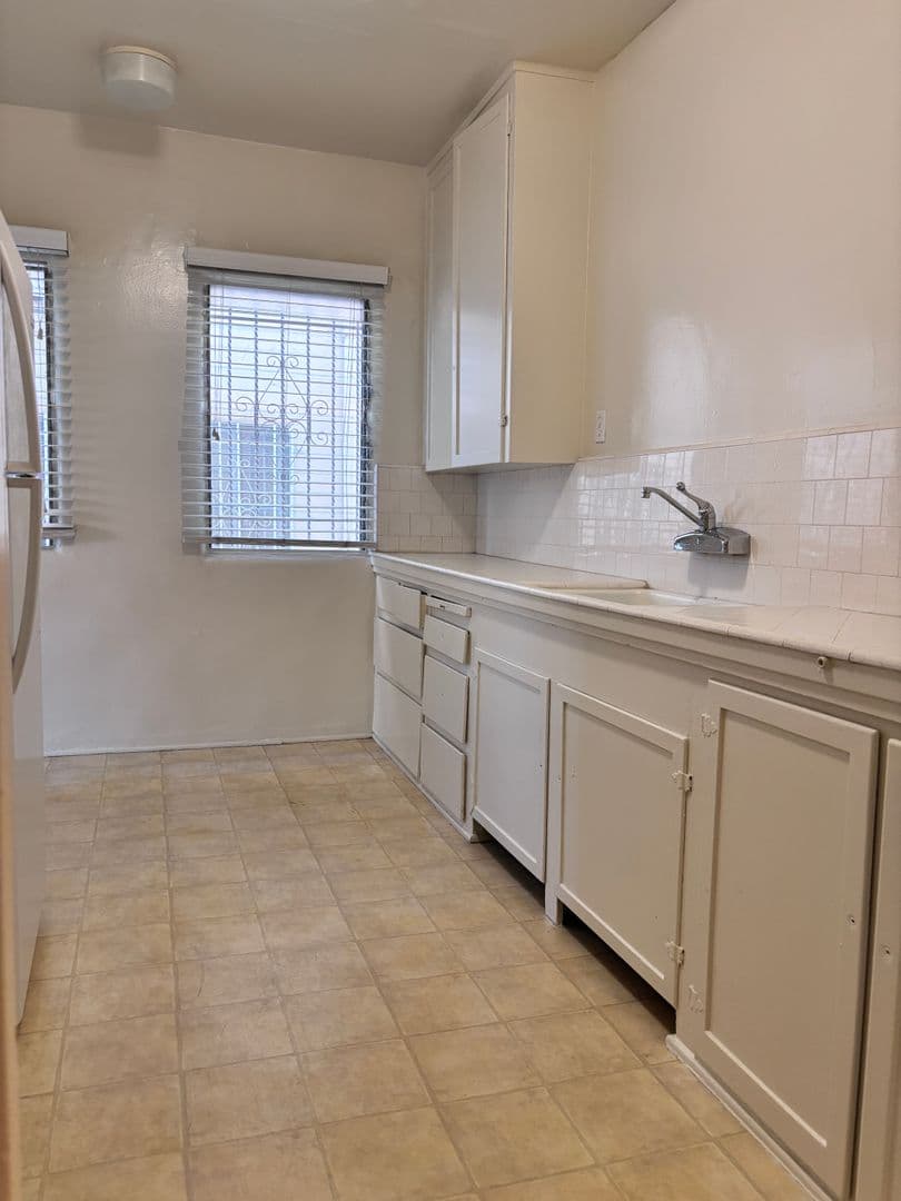 Los Angeles Apartment: 422 N. Hayworth Ave.