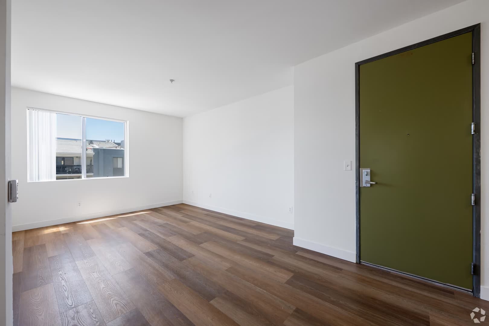 Northridge Apartment: 9850 Zelzah Ave