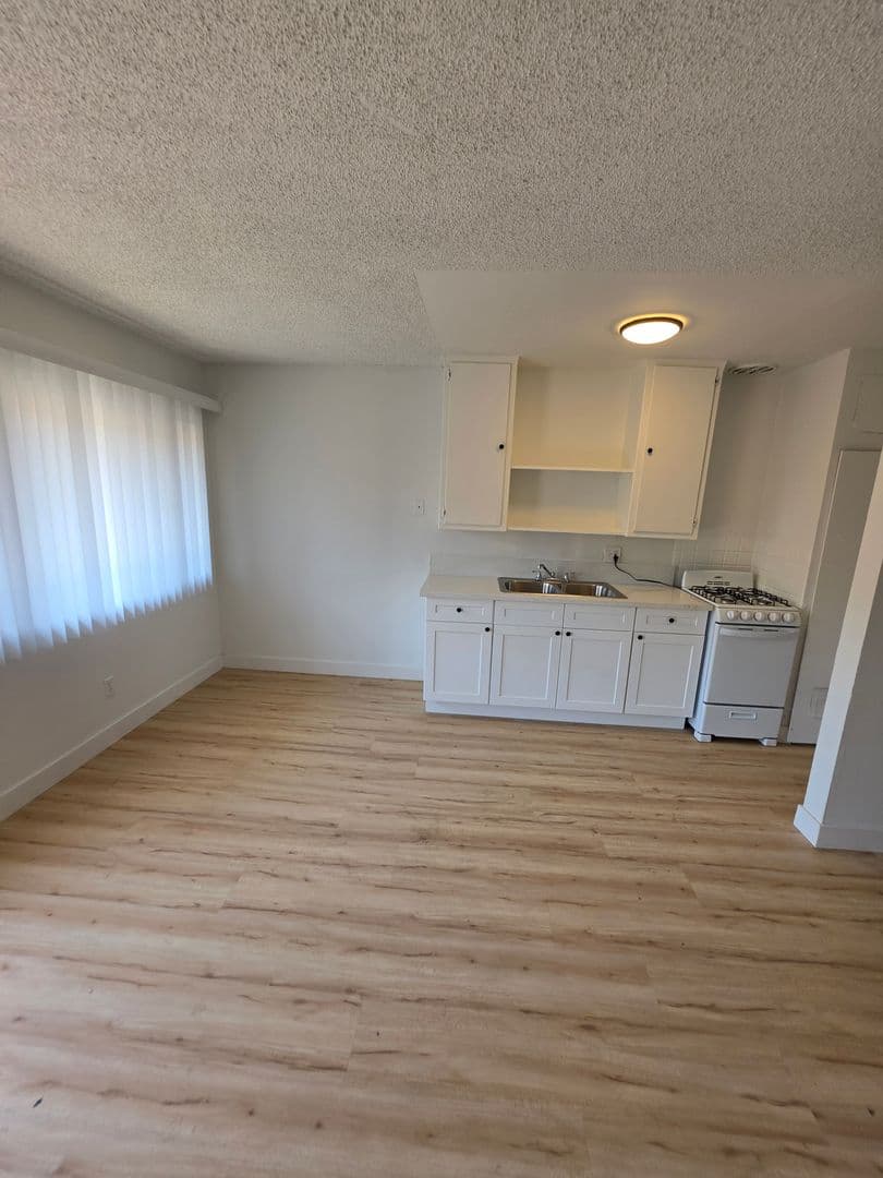 Baldwin Park Apartment: 3933-3943 La Rica Avenue