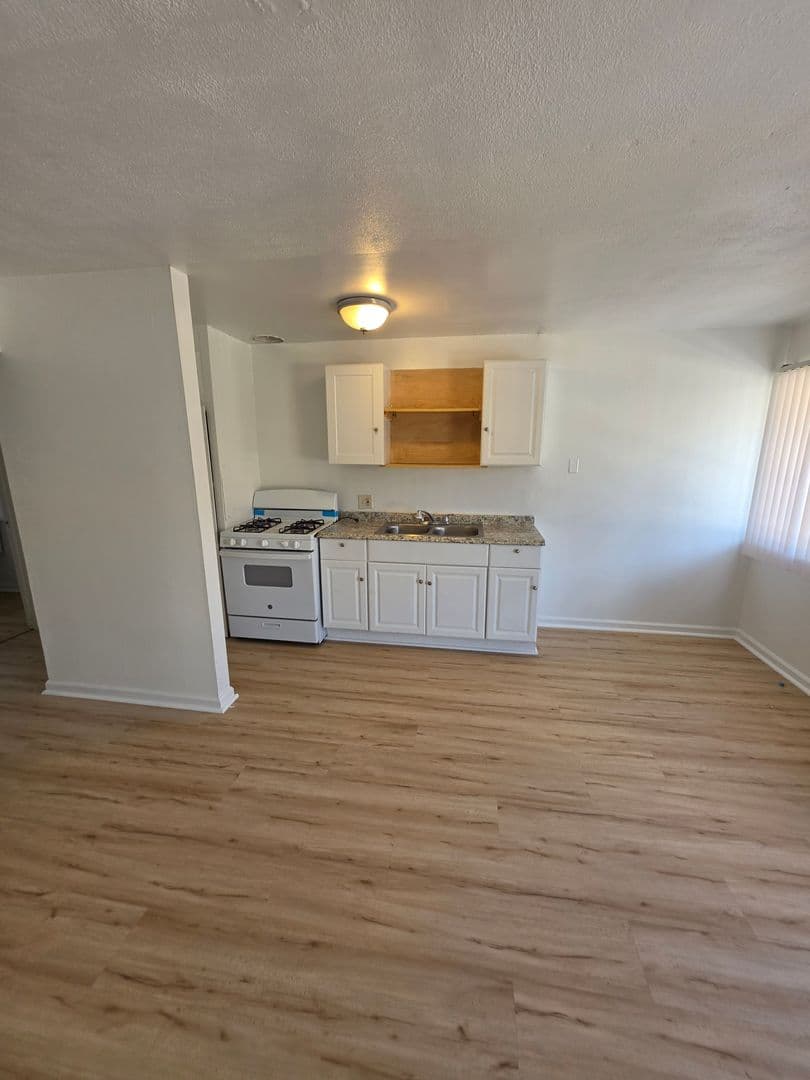 Baldwin Park Apartment: 3933-3943 La Rica Avenue