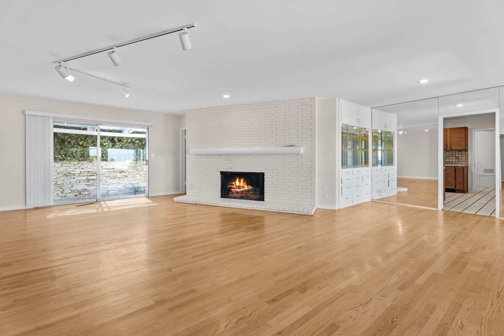 Rancho Palos Verdes House: 17 Stallion Rd