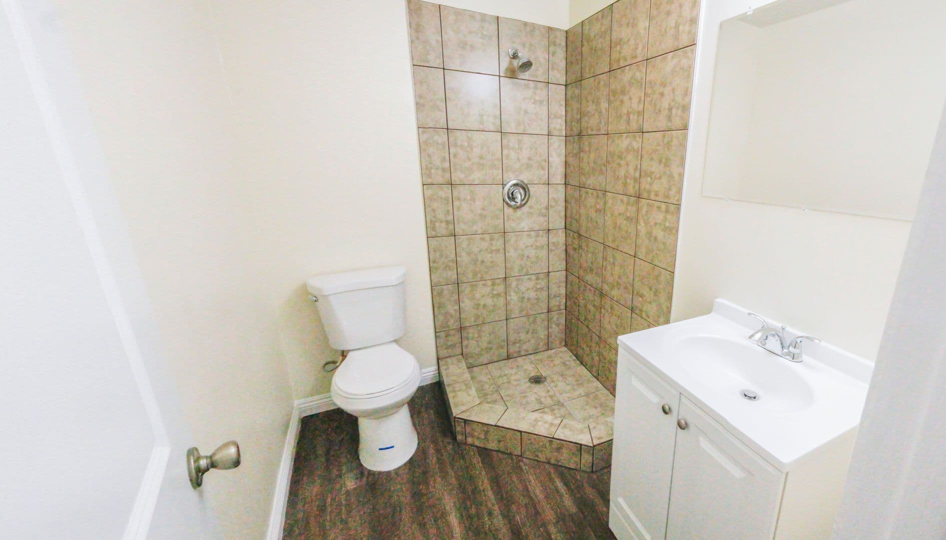 Northridge Apartment: 18315 Malden st.