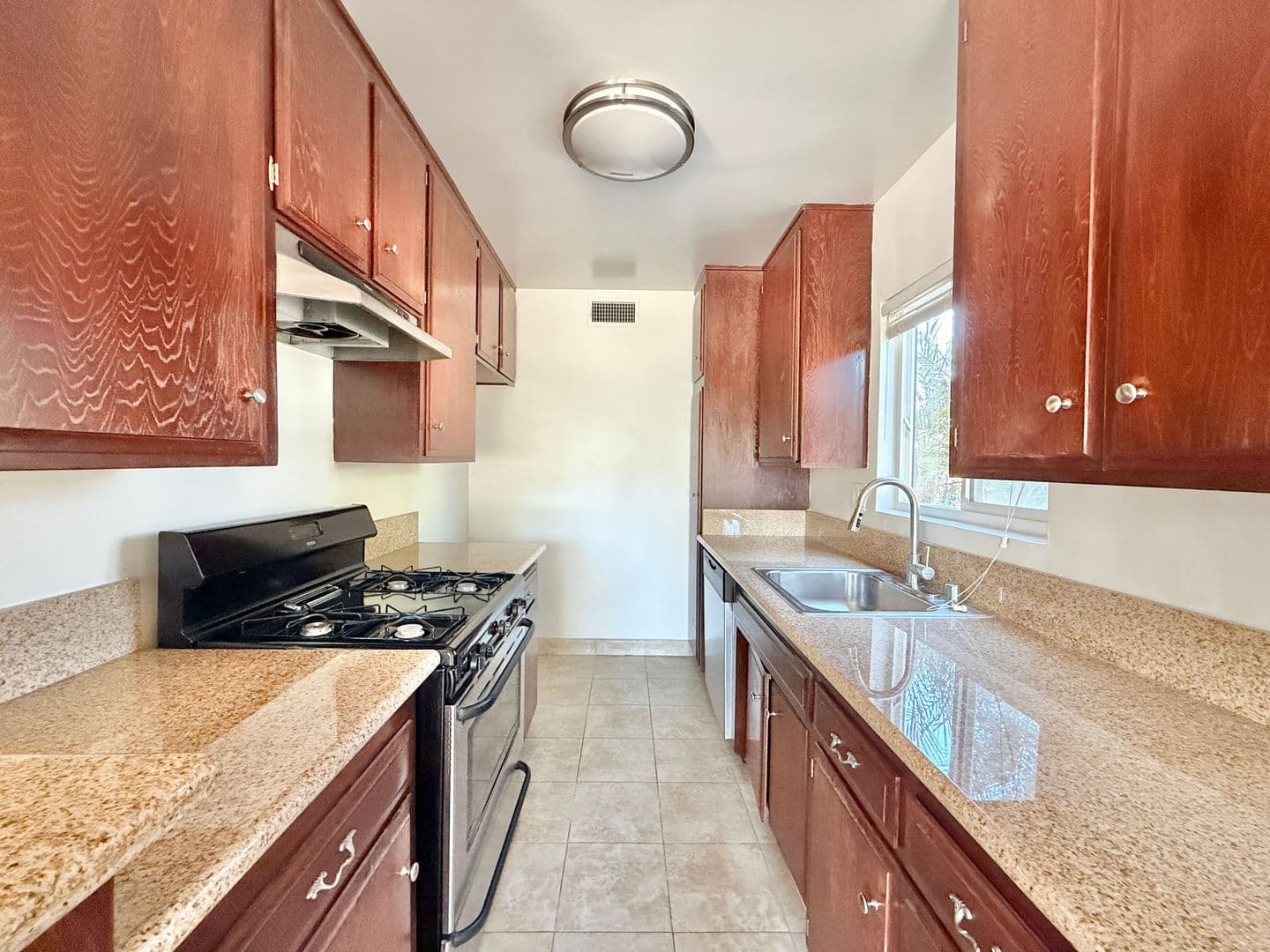 Studio City Apartment: 12231 Moorpark St.