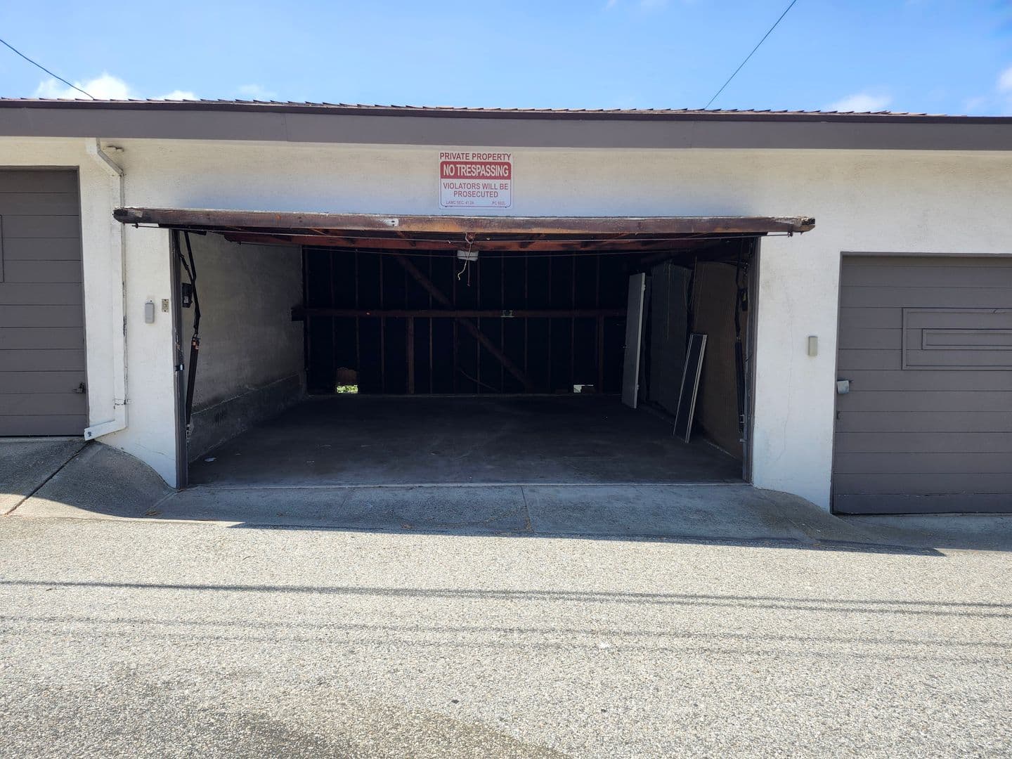 Los Angeles Apartment: 5259 W. Slauson