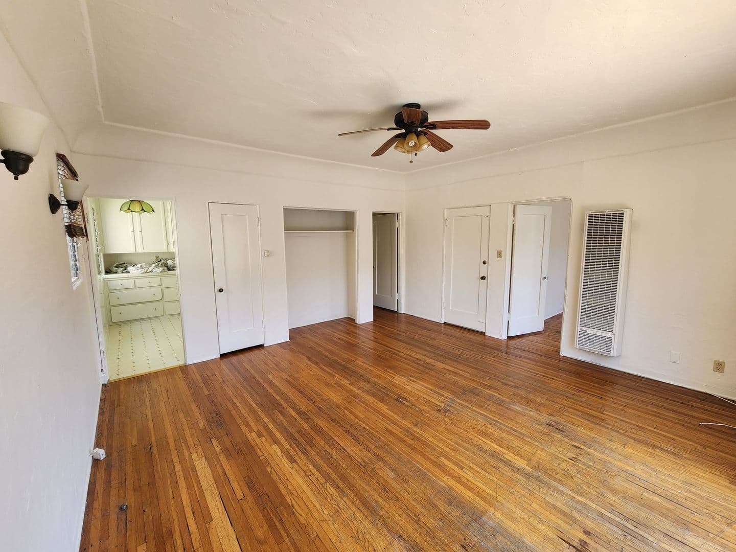 Los Angeles Apartment: 422 N. Hayworth Ave.