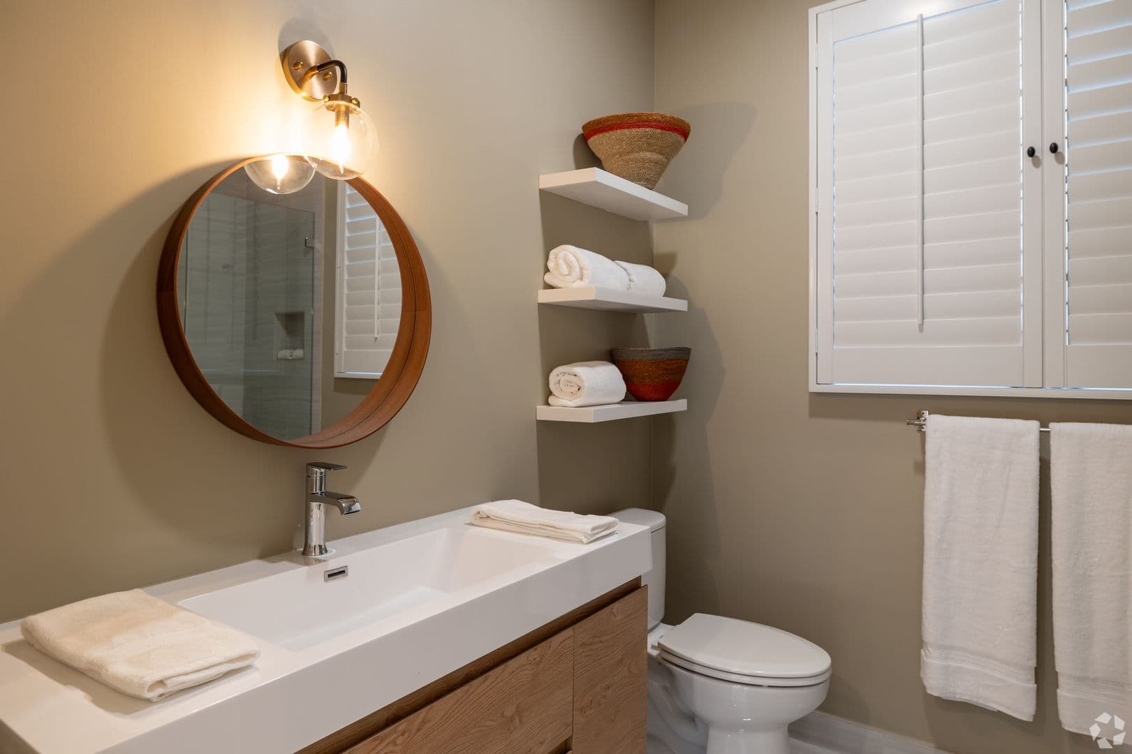 Los Angeles Apartment: 1744 Butler Avenue