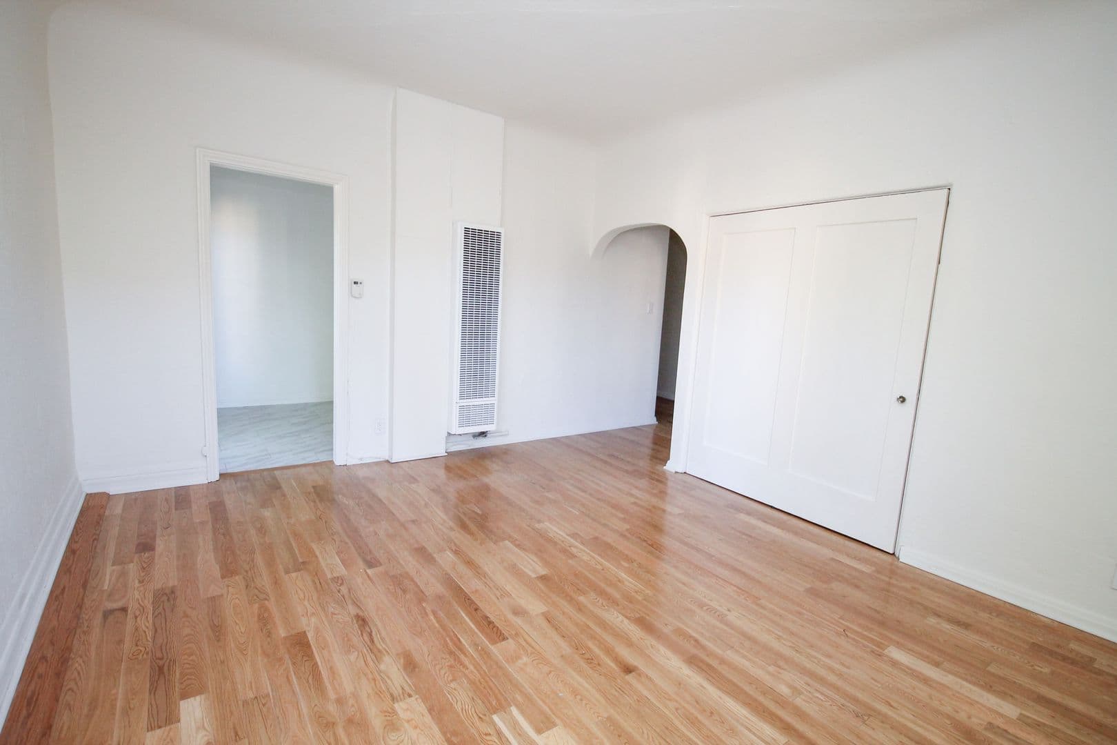 Los Angeles Apartment: 367 N Orange Grove Ave.