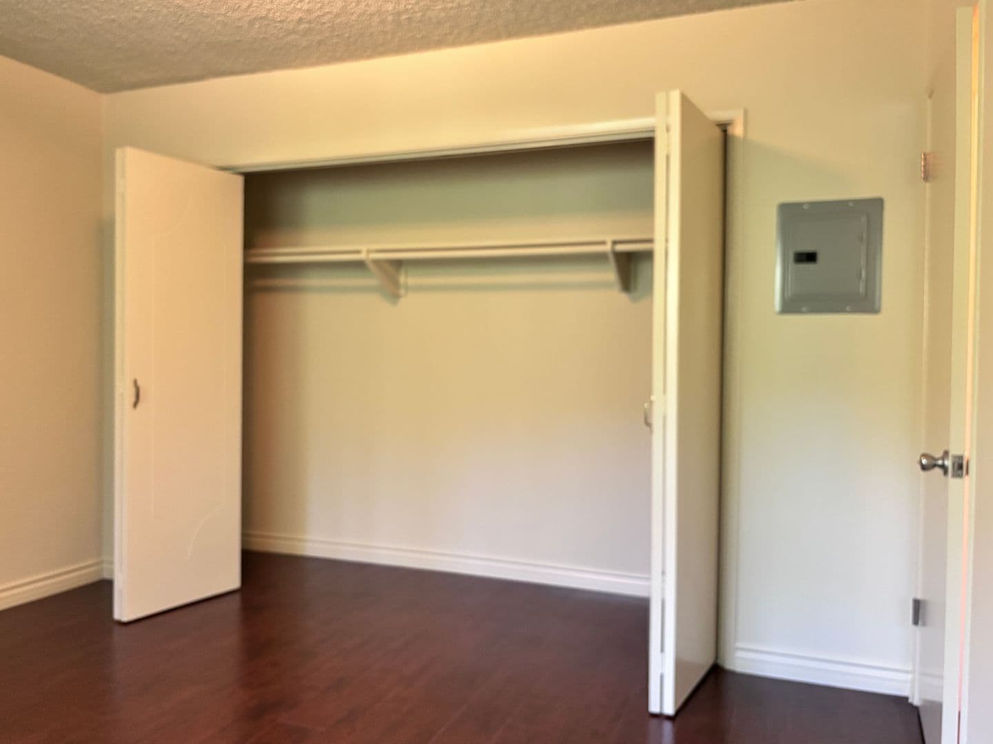 Los Angeles Apartment: 519 N. Hayworth Ave.