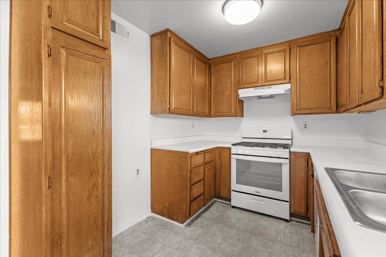 North Hills Apartment: 9660 Sepulveda Blvd