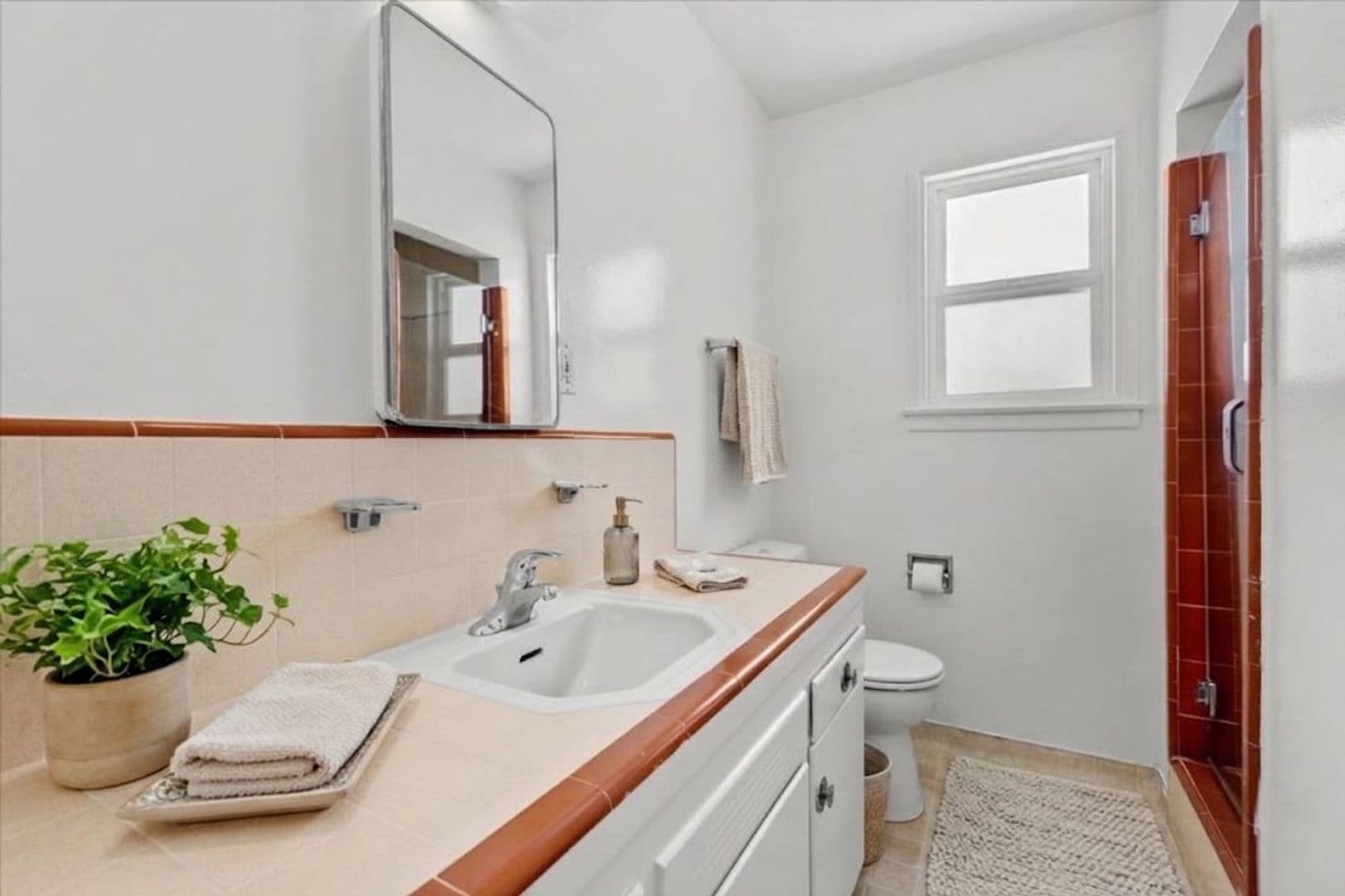 Los Angeles Apartment: 1033 S. Holt Ave.