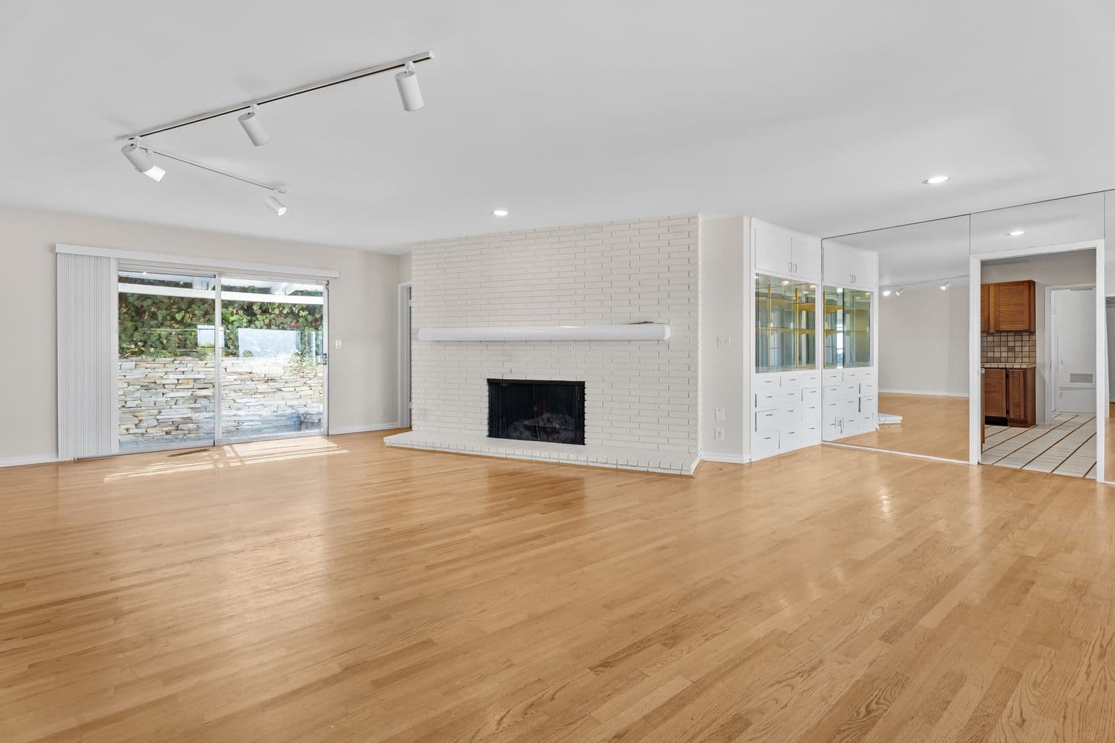 Rancho Palos Verdes House: 17 Stallion Rd