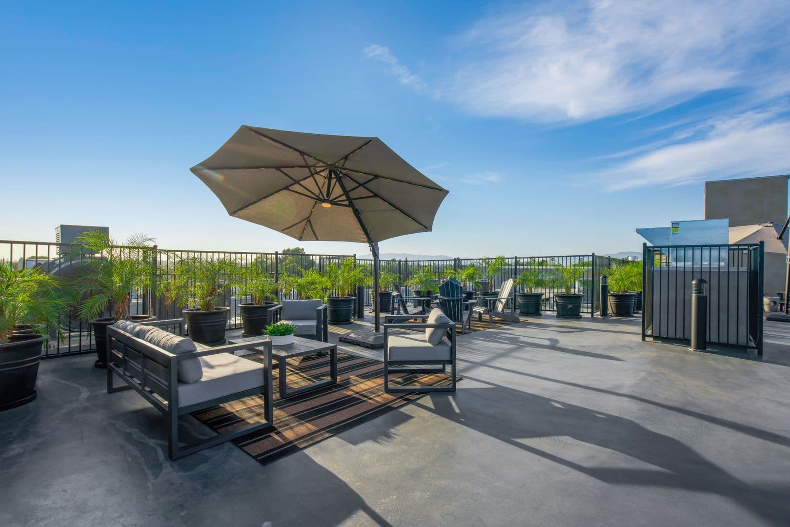 Van Nuys Apartment: 13724 Victory Blvd.