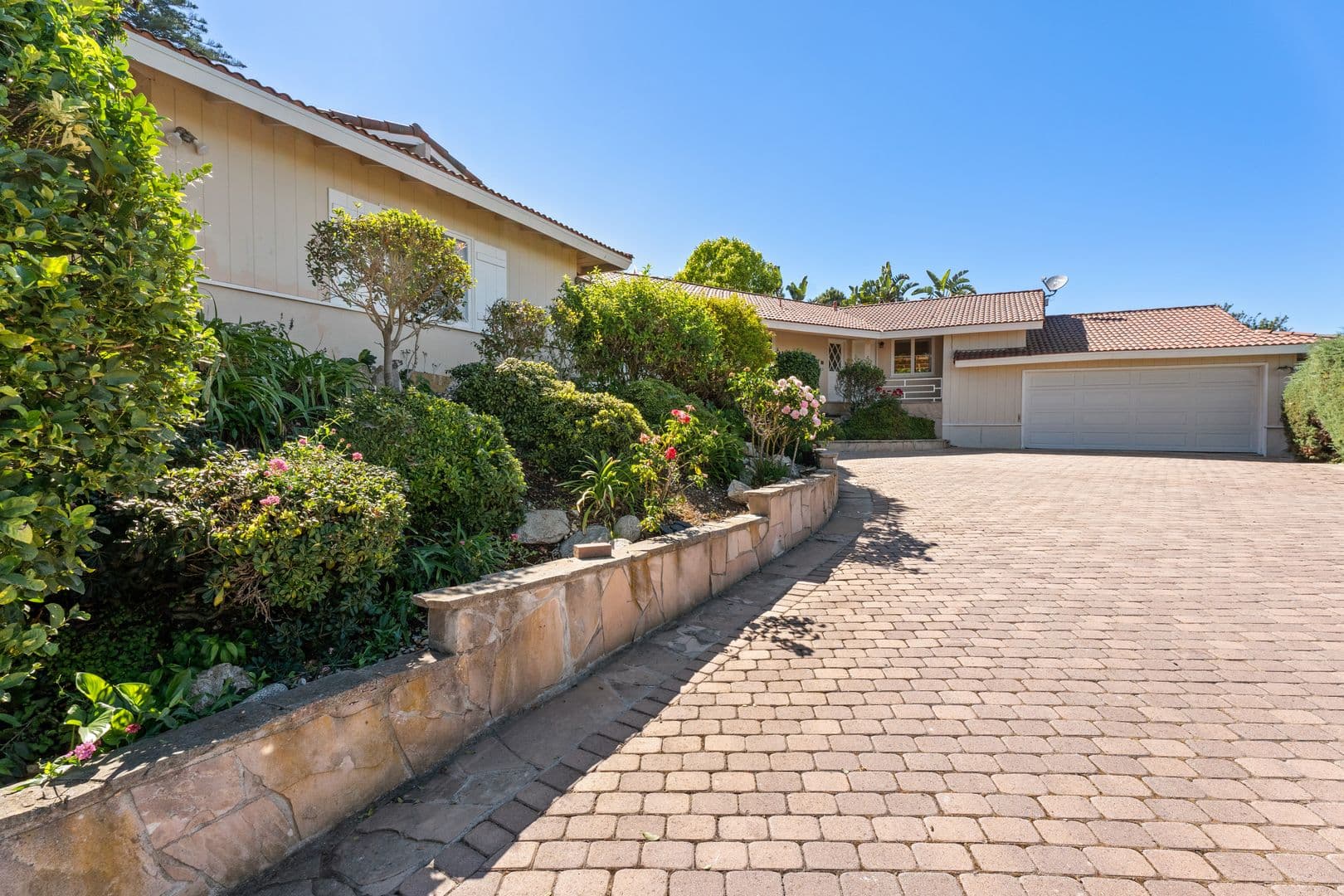 Rancho Palos Verdes House: 17 Stallion Rd